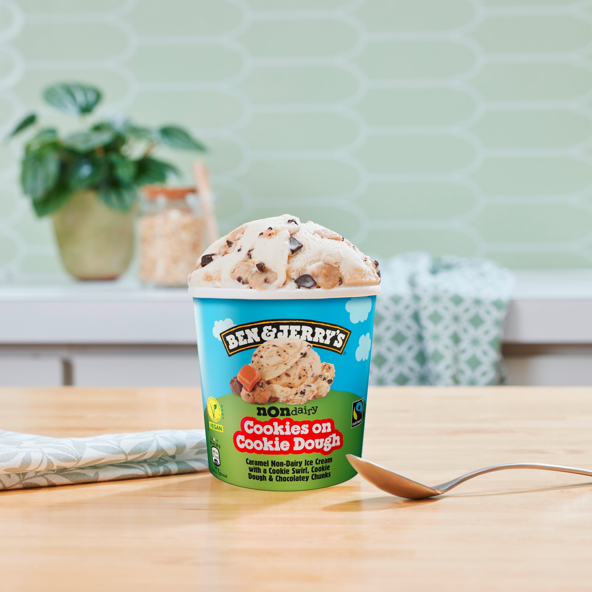 Cookies on Cookie Dough Non-Dairy Oat Dessert Ice cream